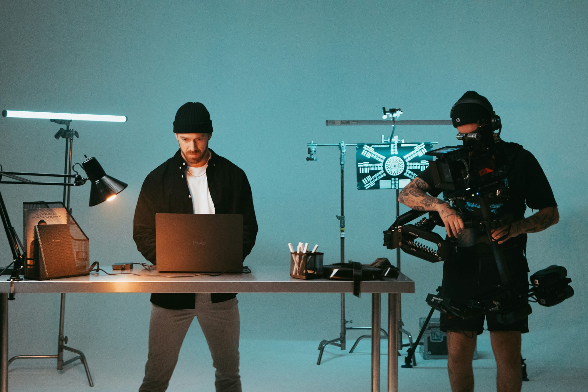 man looking at clip feature - How To Clip On Kick